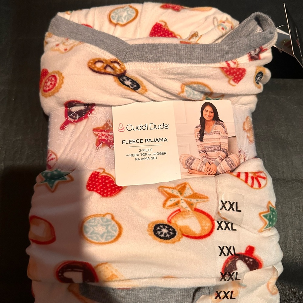 Cuddl Duds White and Red Pajama Set Festive Winter Comfort